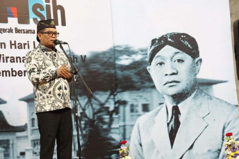 Gubernur Banten Andra Soni menghadiri peringatan hari lahir tokoh bangsa sekaligus Menteri Dalam Negeri pertama Republik Indonesia, Raden Adipati Aria (R.A.A.) Wiranatakusumah V. FOTO; PORTALBMI.ID