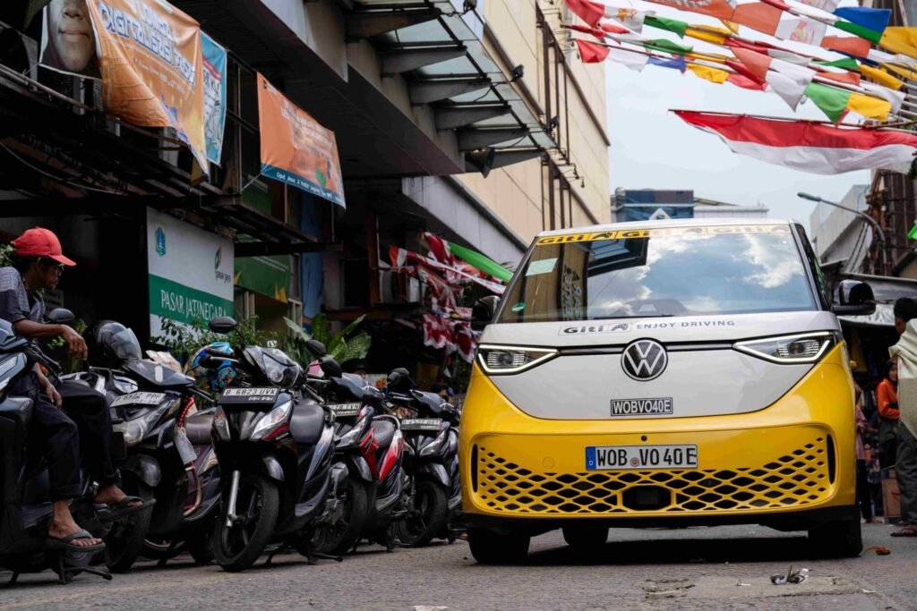 Rainer Zietlow dan Volkswagen ID. BUZZ, Menyapa Jakarta dengan Cara yang Berbeda