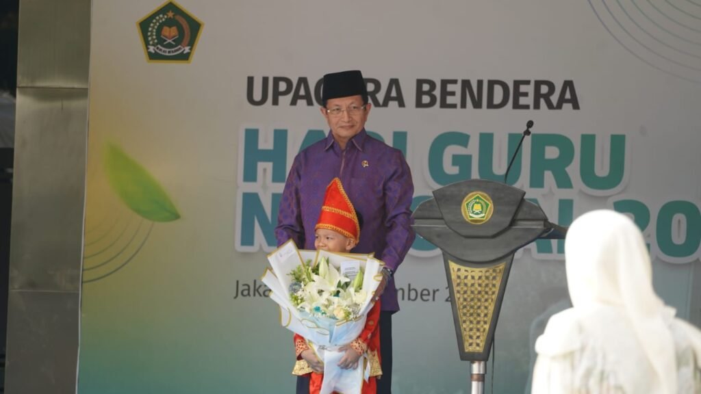 Menag Nasaruddin Umar Saat Upacara Hari Guru Nasional 2025