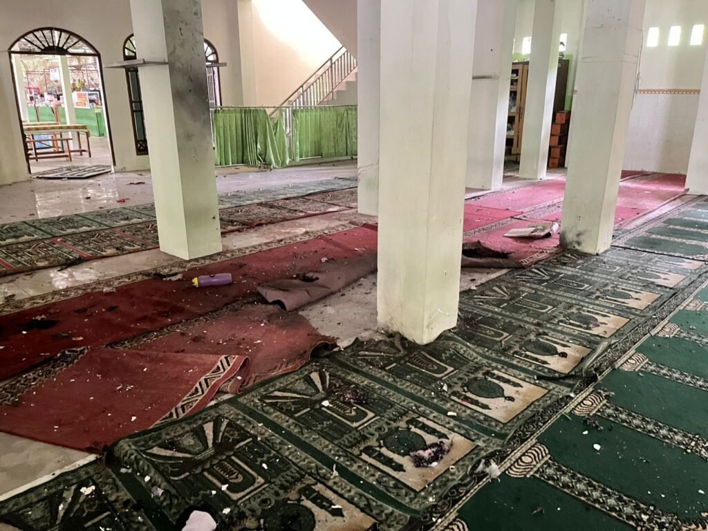 Kondisi masjid usai ledakan di SMAN 72 Jakarta, Kelapa Gading, Jakarta, Jumat (7/11/2025). FOTO; PORTALBMI.ID