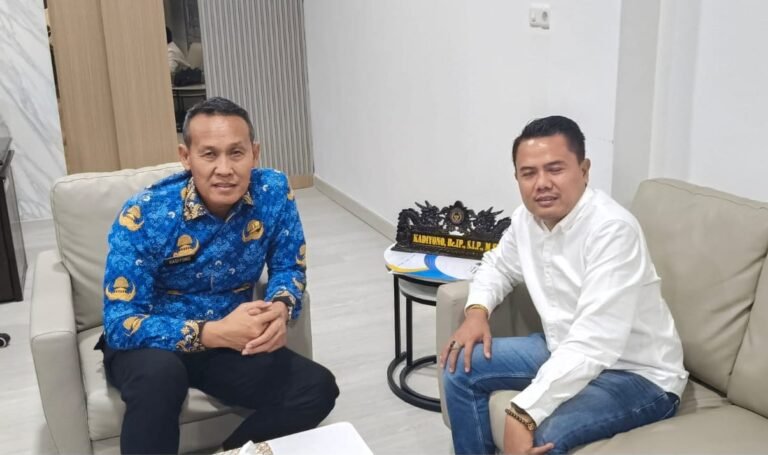 Kakanwil DirjenPas Jatim, Kadiyono bersama Ketua Umum DPP AMI Baihaki Akbar. FOTO : PORTALBMI.ID