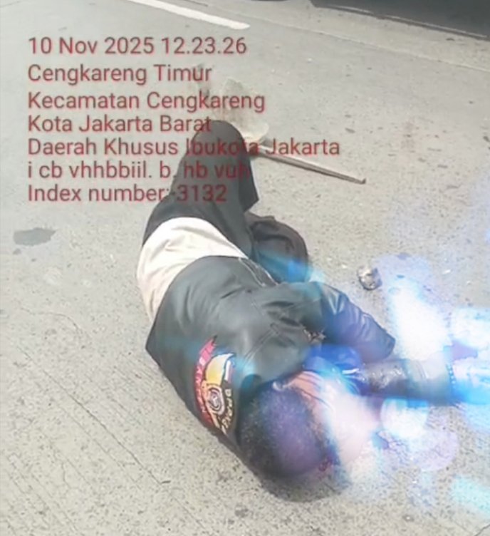 Salah satu korban tergeletak bersimbah darah.