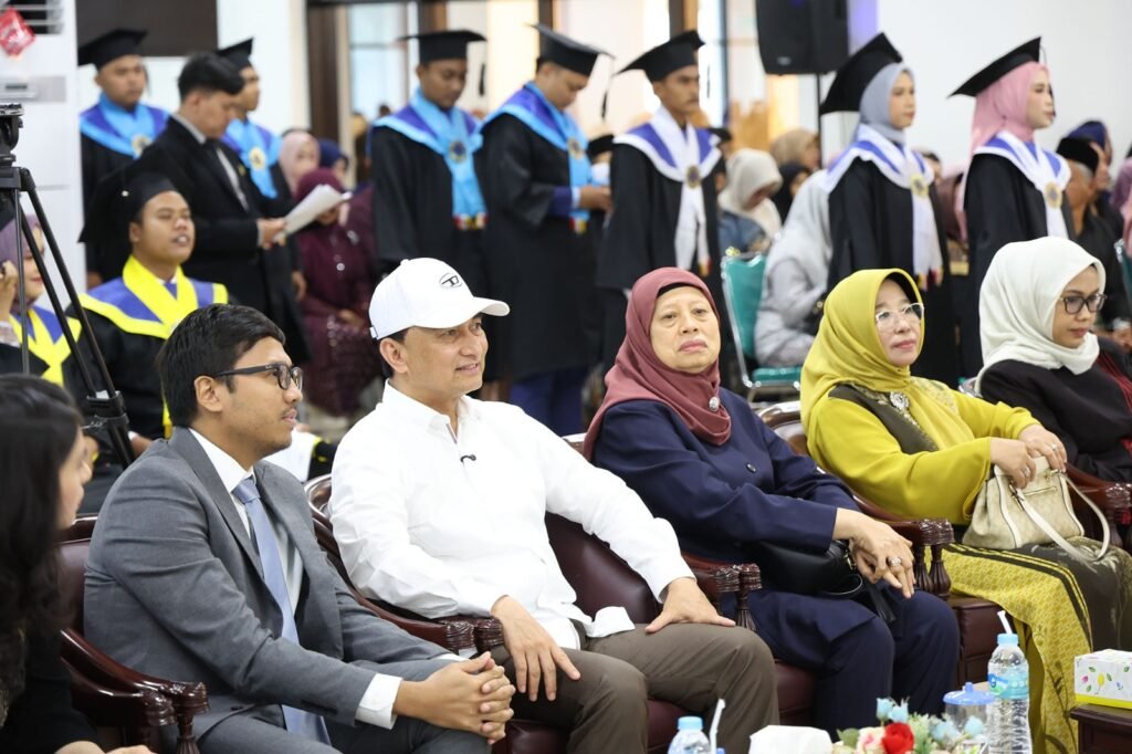 Wakil Gubernur Banten Ahmad Dimyati Natakusumah pada wisuda perdana Universitas Pamulang (Unpam) Kampus Serang di Jl. Raya Jakarta Km. 5 No. 6, Kalodran, Kota Serang, Minggu (9/11/2025). PORTALBMI.ID 