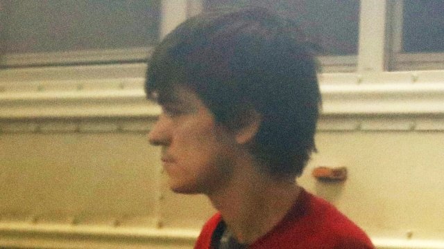 Alexandre Bissonnette, seorang tersangka dalam penembakan di masjid Quebec City, tiba di gedung pengadilan di Quebec City, Quebec, Kanada. Foto: REUTERS/Mathieu Belanger