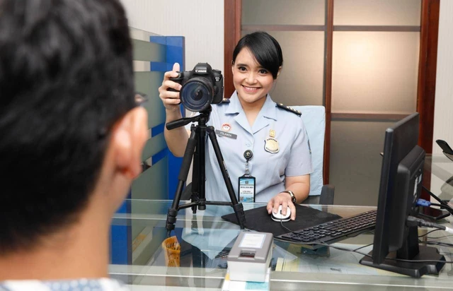 Ilustrasi layanan bikin paspor. Foto: Shutterstock