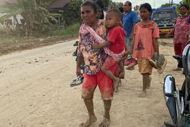Kondisi usai banjir bandang di Kecamatan Batang Boru dan Kecamatan Muara Batang Baru, Tapanuli Selatan, Sumut, Senin (1/12/2025). Foto: Dok. Masjid Nurul Ashri Sleman