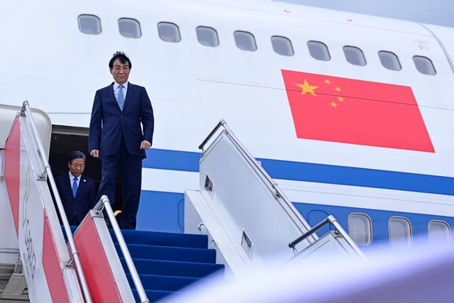 Ketua MPR China Wang Huning tiba di Jakarta, Rabu (3/12/2025). Foto: BPMI Setpres