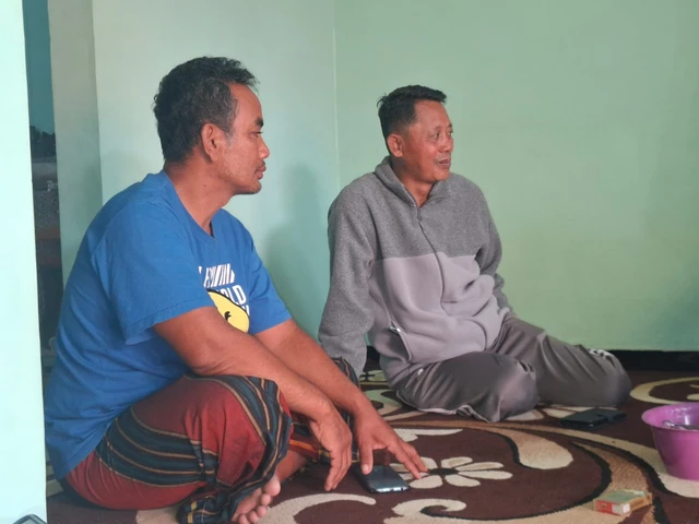 Keluarga Siti Khotimah (40) PMI asal Desa Palaan, Kecamatan Ngajum, Kabupaten Malang, korban kebakaran Apartemen Wang Fuk Court, Hongkong. Foto: Dok. Istimewa