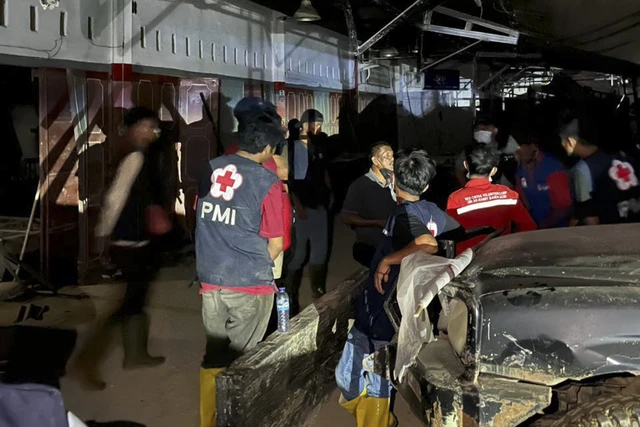 Personel Relawan Operasi Tanggap Darurat Bencana PMI Aceh tiba di Kabupaten Aceh Tamiang. Foto: Dok. PMI