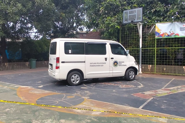 Mobil pengangkut MBG yang menabrak siswa SDN Kalibaru 01 Pagi, Jakarta, Kamis (11/12/2025).