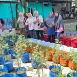 Pengelola sampah di RT 04/RW 09, Kelurahan Bakti Jaya, Kecamatan Setu, Kota Tangerang Selatan. FOTO: Deni02-PBMI