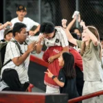 Selebrasi Basral Graito Hutomo usai memenangkan final cabang olahraga skateboard jalanan putra SEA Games 2025 Thailand di SAT Extreme Sports Park, Bangkok, Thailand, Senin (14/12/2025). Foto: Chanakarn Laosarakham / AFP