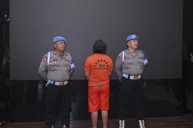 Polrestabes Bandung rilis kasus penipuan emas dan penembakan di Sukahaji Bandung, Kamis (25/12/2025). Foto: Dok. Polrestabes Bandung