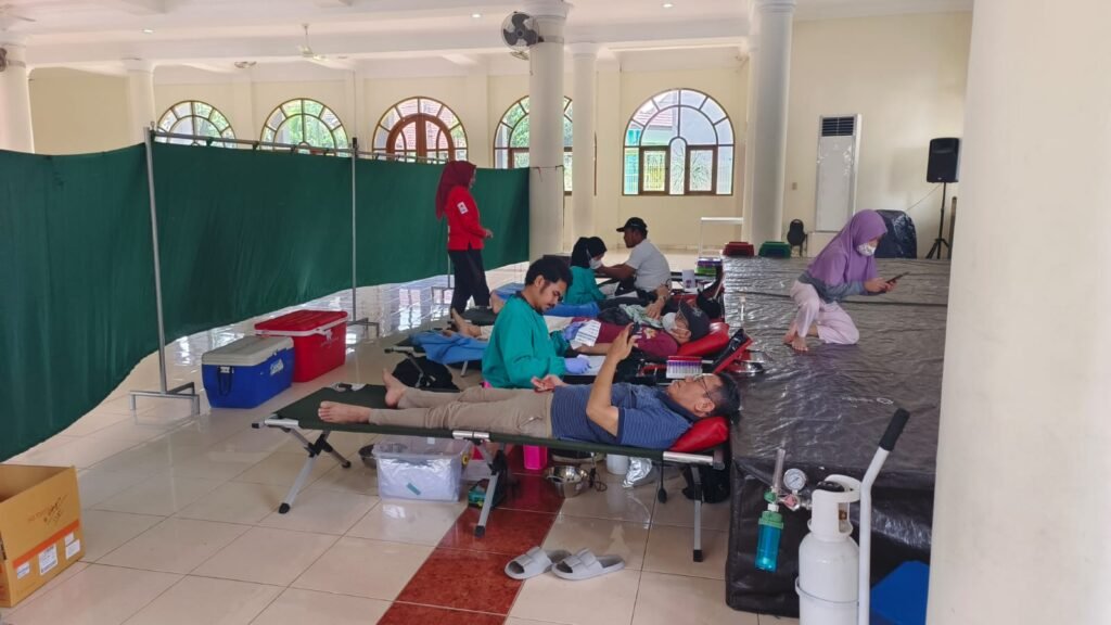 Masjid Al Hidayah Pamulang Permai I bekerja sama dengan Palang Merah Indonesia (PMI) Kota Tangerang Selatan. Minggu (14/12/2025). FOTO: Henny06-PBMI)