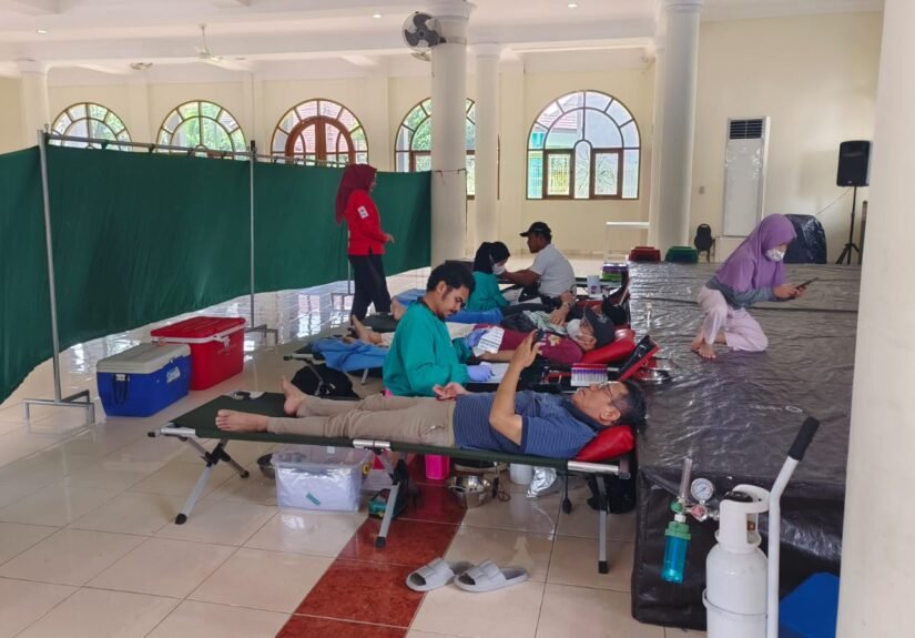 Masjid Al Hidayah Pamulang Permai I bekerja sama dengan Palang Merah Indonesia (PMI) Kota Tangerang Selatan. Minggu (14/12/2025). FOTO: Henny06-PBMI)