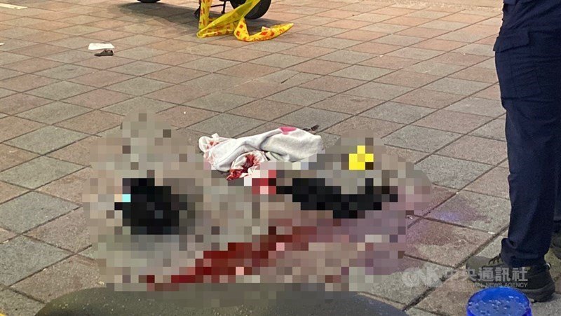 Tersangka dilaporkan melompat dari lantai enam Eslite Spectrum Nanxi dan mengalami henti jantung. FOTO : CNA