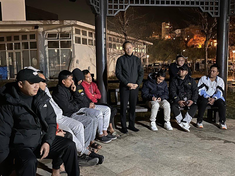 Arif Sulistiyo, kepala KDEI juga menemui PMI pada malam hari untuk berdialog. (Sumber Foto : KDEI Taipei).