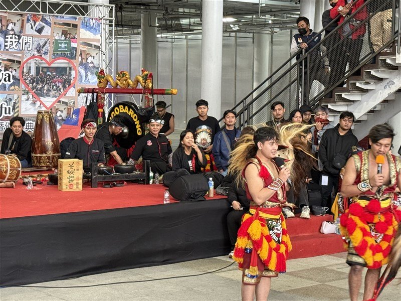 Tim Singo Barong Reog Ponorogo Taiwan beraksi menghibur penonton.(Sumber Foto : CNA, 21 Desember 2025