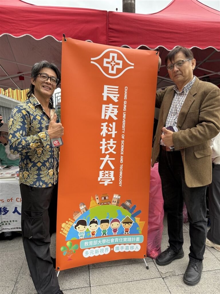 Lin Qun, atau yang akrab disapa Maoge (kiri), bersama Weng Cheng-hsing, profesor di Chang Gung University of Science and Technology. (Sumber Foto : CNA, 21 Desember 2025