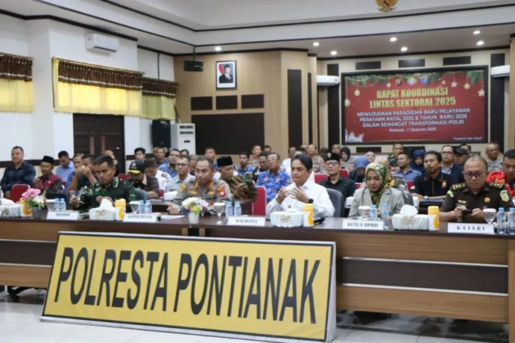 Wakil Wali Kota Pontianak Bahasan saat menghadiri rapat koordinasi lintas sektoral yang digelar Polresta Pontianak. (ANTARA/Ho)