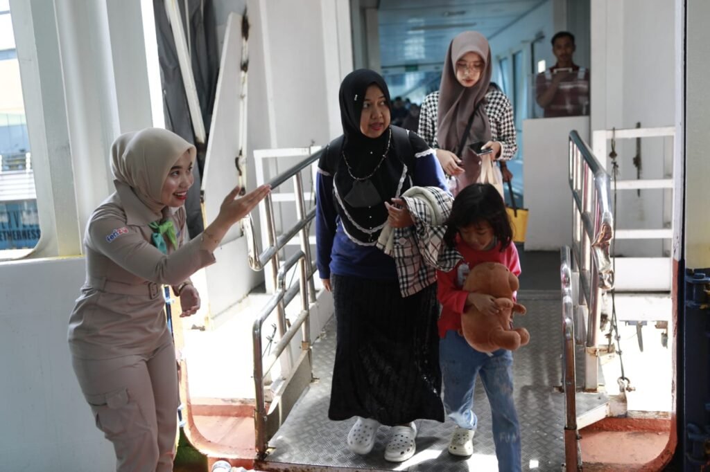 Potensi cuaca ekstrem selama periode Natal 2025 dan Tahun Baru 2026 (Nataru), khususnya di lintasan strategis Merak–Bakauheni.