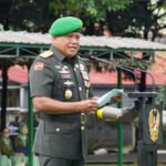 Wakasad Letnan Jenderal TNI Muhammad Saleh Mustafa saat memimpin upacara peringatan ke-80 Hari Juang TNI Angkatan Darat di Lapangan Brigif Mekanis 1/Jaya Sakti, Kalisari, Jakarta Timur.