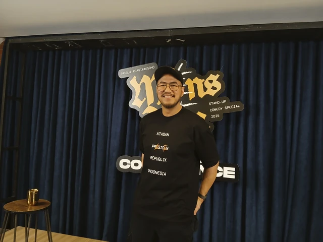 Komika senior Pandji Pragiwaksono siap menggelar tur stand up komedi bertajuk Mens Rea di 10 kota Indonesia. Foto: Vincentius Mario/kumparan