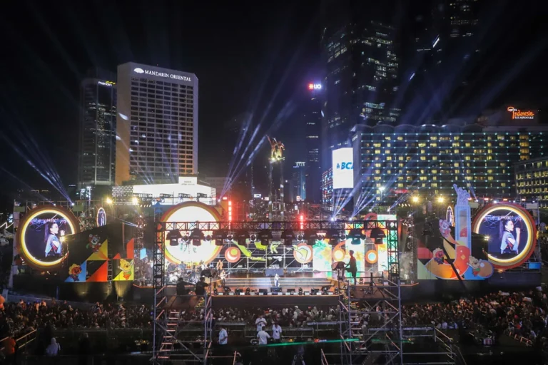 Lautan manusia memadati perayaan pergantian tahun baru 2026 di kawasan Bundaran HI, Jakarta, Rabu (31/12/2025).