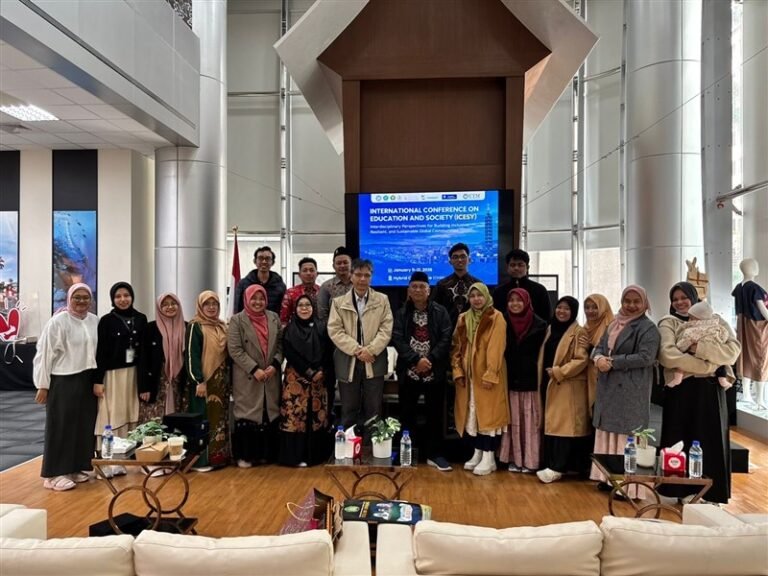 Para peserta dan panitia di acara FORMMIT pada MInggu (11/1) bertempat di KDEI Taipei. (Sumber Foto : FORMMIT).