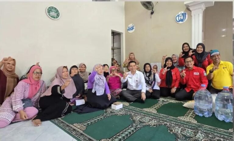 Wujud nyata komitmen PMI Kota Tangsel dalam mendukung pemerintah serta memastikan pemenuhan kebutuhan masyarakat terdampak. FOTO: Humas PMI Tangsel