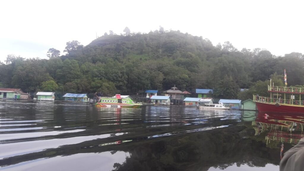Danau Sentarum, yang terletak di Kabupaten Kapuas Hulu, Kalimantan Barat, menyimpan potensi wisata yang luar biasa. FOTO: AEP05-PBMI