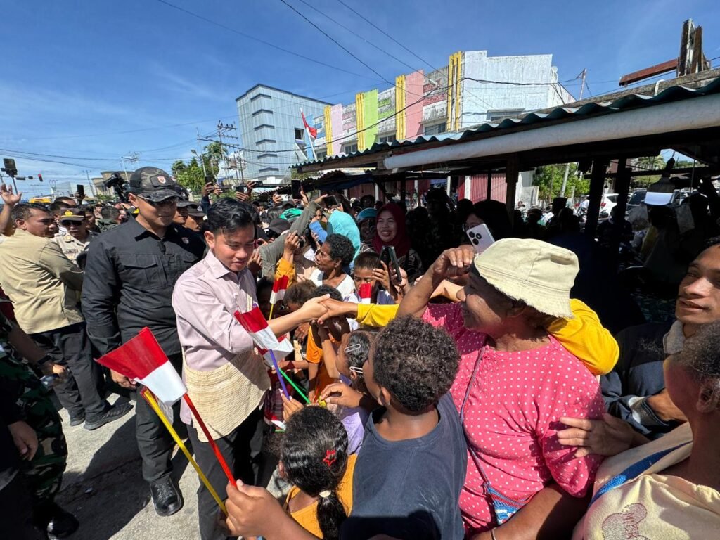 Wapres didampingi Gubernur Papua  Mathius D. Fakhiri, Pangdam XVII/Cenderawasih Mayjen TNI Amrin Ibrahim. FOTO: Set Wapres