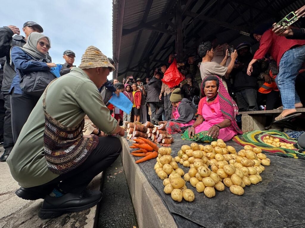 Gibran Rakabuming pagi ini meninjau Pasar Potikelek di Wamena, Kabupaten Jayawijaya, Provinsi Papua Pegunungan, Rabu (14/01/2026). FOTO: BPMI Setpres
