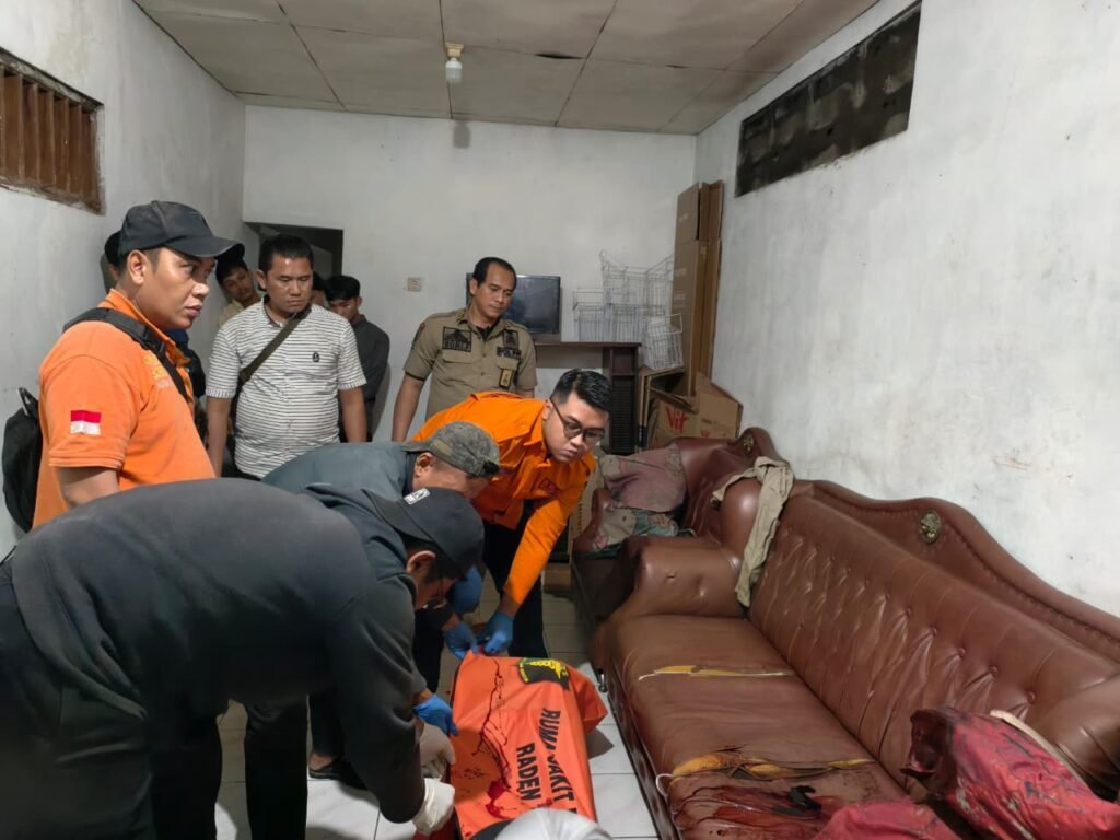 Penemuan jenazah seorang pemuda di dalam sebuah rumah kontrakan pada Rabu sore (14/1/2026). FOTO: Henny06-PBMI