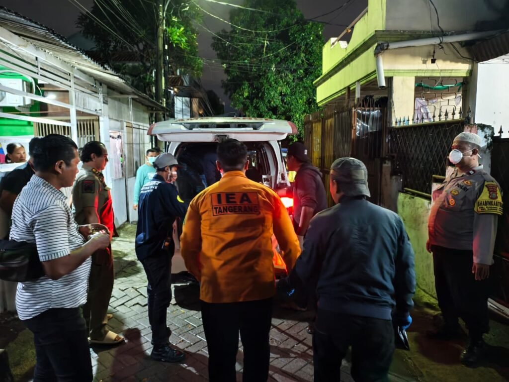 Tim Identifikasi Polres Metro Tangerang Kota yang dipimpin IPDA Jayeng juga dikerahkan untuk melakukan olah Tempat Kejadian Perkara (TKP). FOTO: Henny06-PBMI