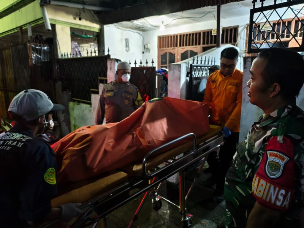 Tim Identifikasi Polres Metro Tangerang Kota yang dipimpin IPDA Jayeng juga dikerahkan untuk melakukan olah Tempat Kejadian Perkara (TKP). FOTO: Henny06-PBMI