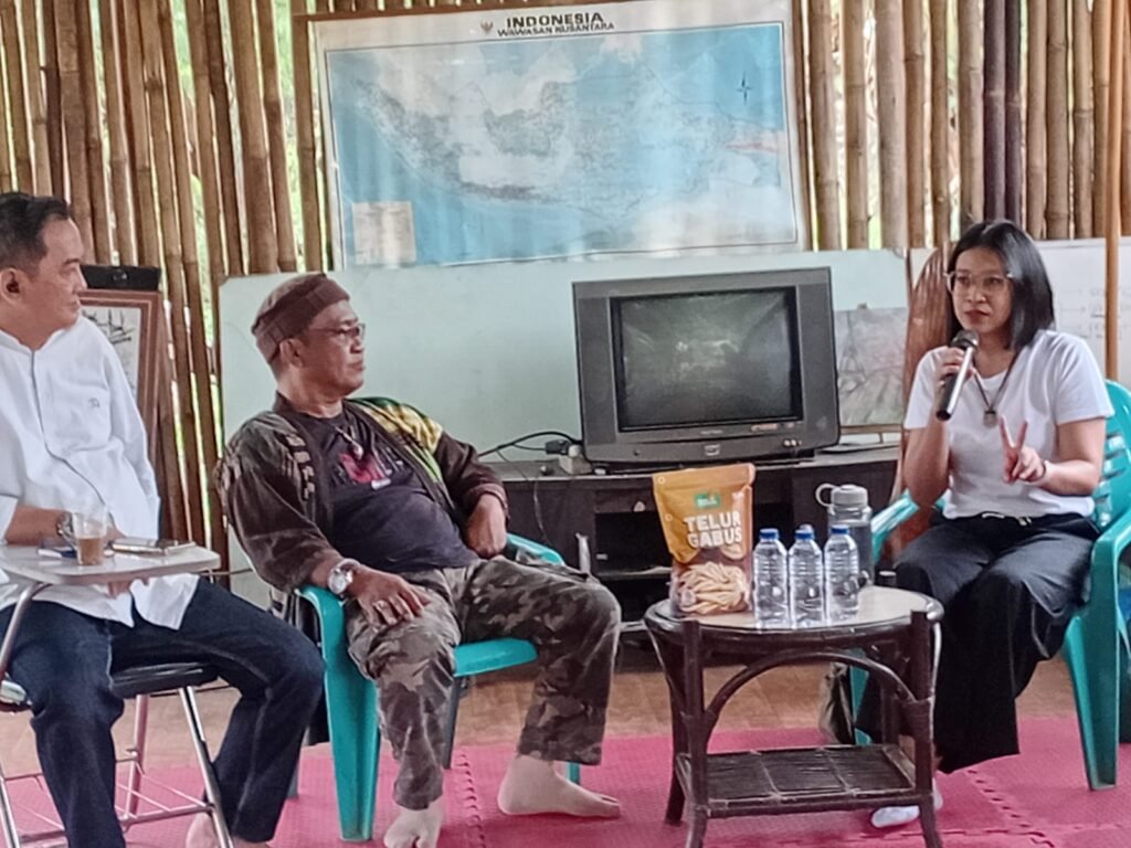 Founder Yayasan Historia Tangsel, Agam Pamungkas Lubah dan Duo musisi Endah N Resha, yang hadir sebagai narasumber. FOTO: Henny06/PORTALBMI.ID