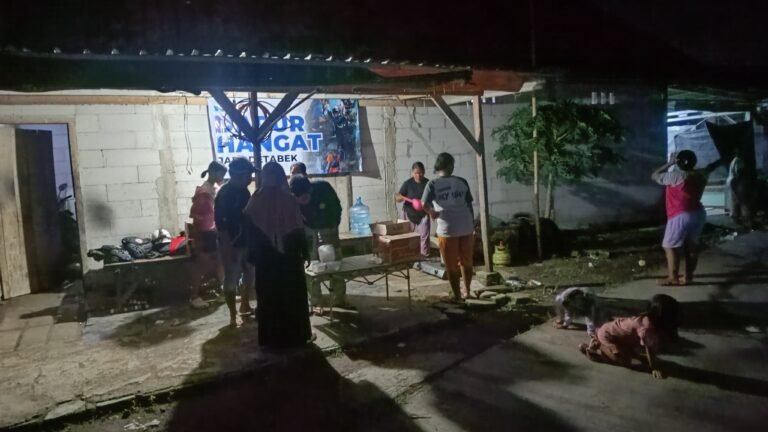 SYRN bergerak cepat memberikan bantuan kemanusiaan dengan mendirikan Dapur Hangat di Desa Sukajadi, Kecamatan Sukakarya, Sabtu (24/01/2026). FOTO : Aldiansyah/SYRN