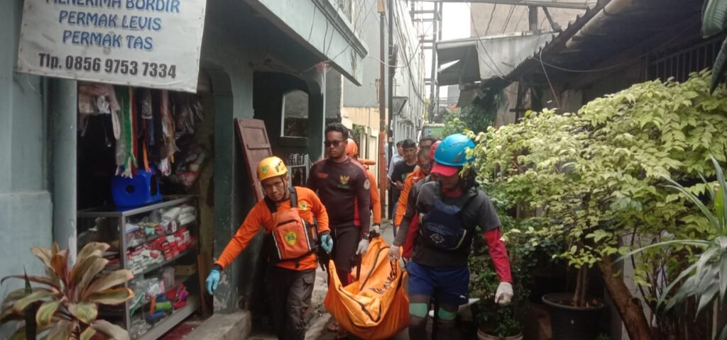 Korban ditemukan dalam kondisi meninggal dunia pada Senin (26/01/2026) pagi di kawasan Kalijodo. FOTO: BPBD DKI JAKARTA