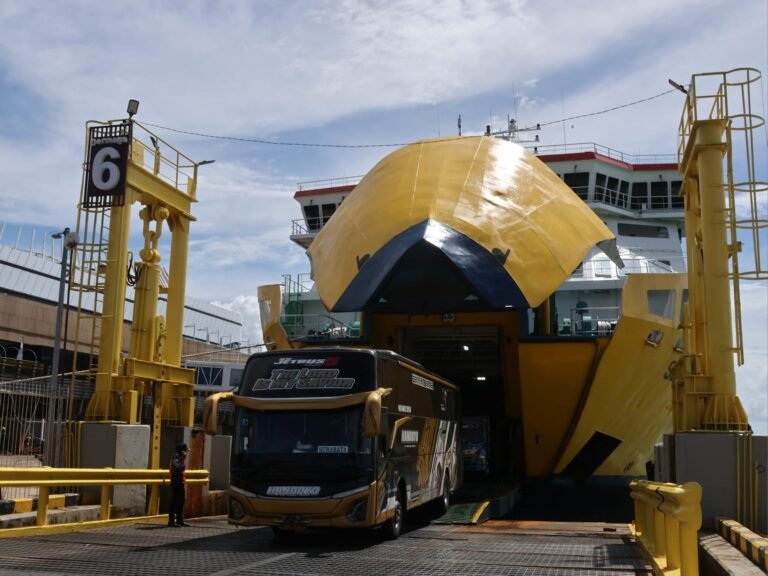 PT ASDP Indonesia Ferry (Persero) memastikan setiap perjalanan itu berlangsung lebih aman, tertib, dan lancar, khususnya di lintasan strategis Sumatera–Jawa–Bali. FOTO: Budi05/ portalbmi.id