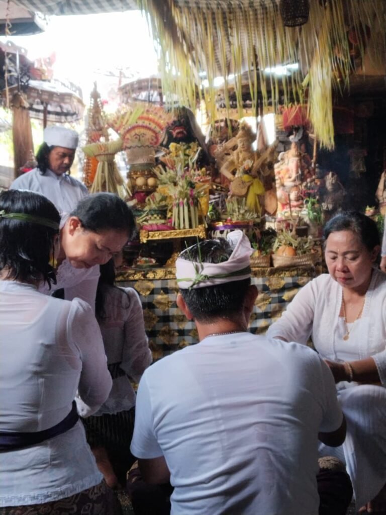 Pesraman Yoga Kereta Kencana Emas sukses menyelenggarakan Ritual Ruwatan Pengenteg Bayu pada Rabu, 28 Januari 2026. FOTO: Ayu05/ portalbmi.id