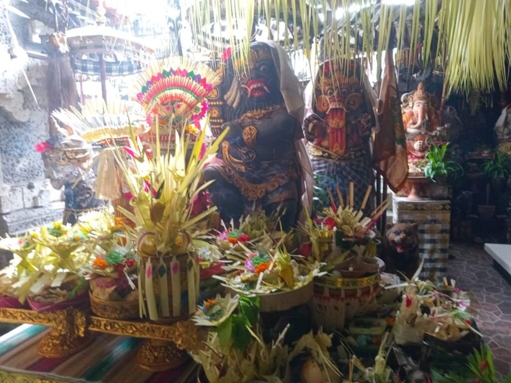 Pesraman Yoga Kereta Kencana Emas sukses menyelenggarakan Ritual Ruwatan Pengenteg Bayu pada Rabu, 28 Januari 2026. FOTO: Ayu05/ portalbmi.id