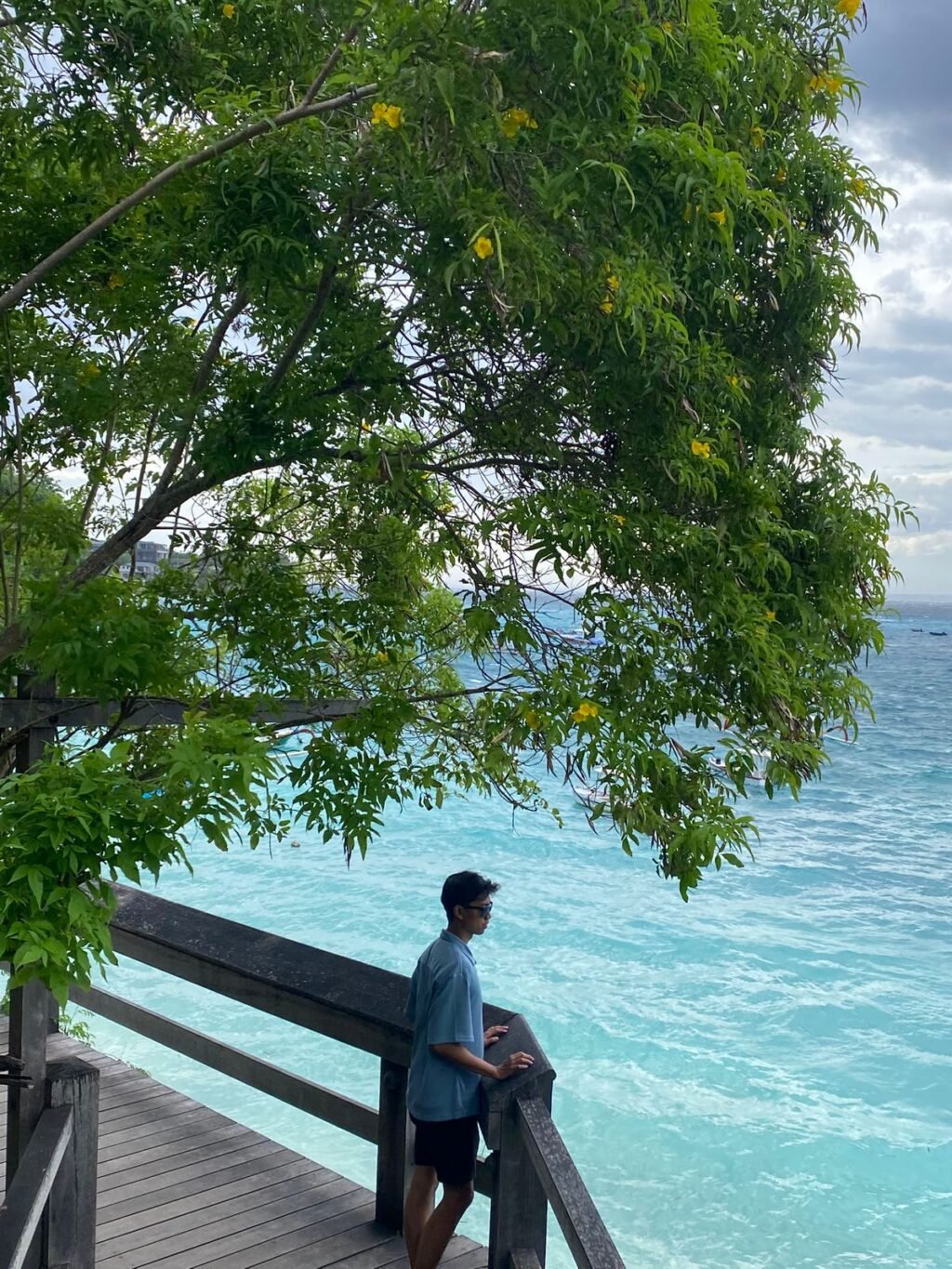 Song Lambung Beach hadir sebagai destinasi baru yang menawarkan suasana damai, pasir putih, dan laut turquoise. FOTO: Santi07/ portalbmi.id