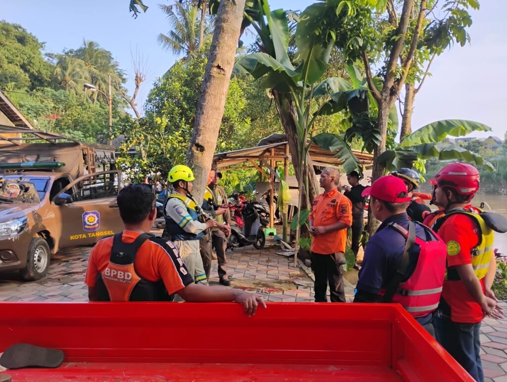 Tim SAR Gabungan Tangerang Selatan melakukan penebalan pencarian dengan menyisir area yang lebih luas di wilayah Tangerang Selatan. FOTO: Riko hardiyansah