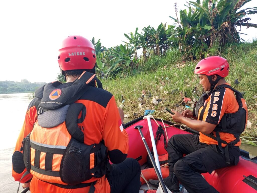 Tim SAR Gabungan Tangerang Selatan melakukan penebalan pencarian dengan menyisir area yang lebih luas di wilayah Tangerang Selatan. FOTO: Riko hardiyansah