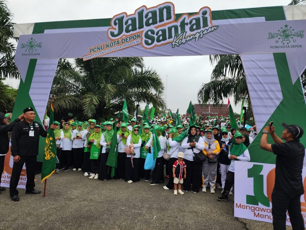 Ribuan peserta mengikuti kegiatan jalan santai kebangsaan dalam rangka 100 Tahun Masehi Lahirnya Nahdlatul Ulama. FOTO: Allung06/portalbmi.id