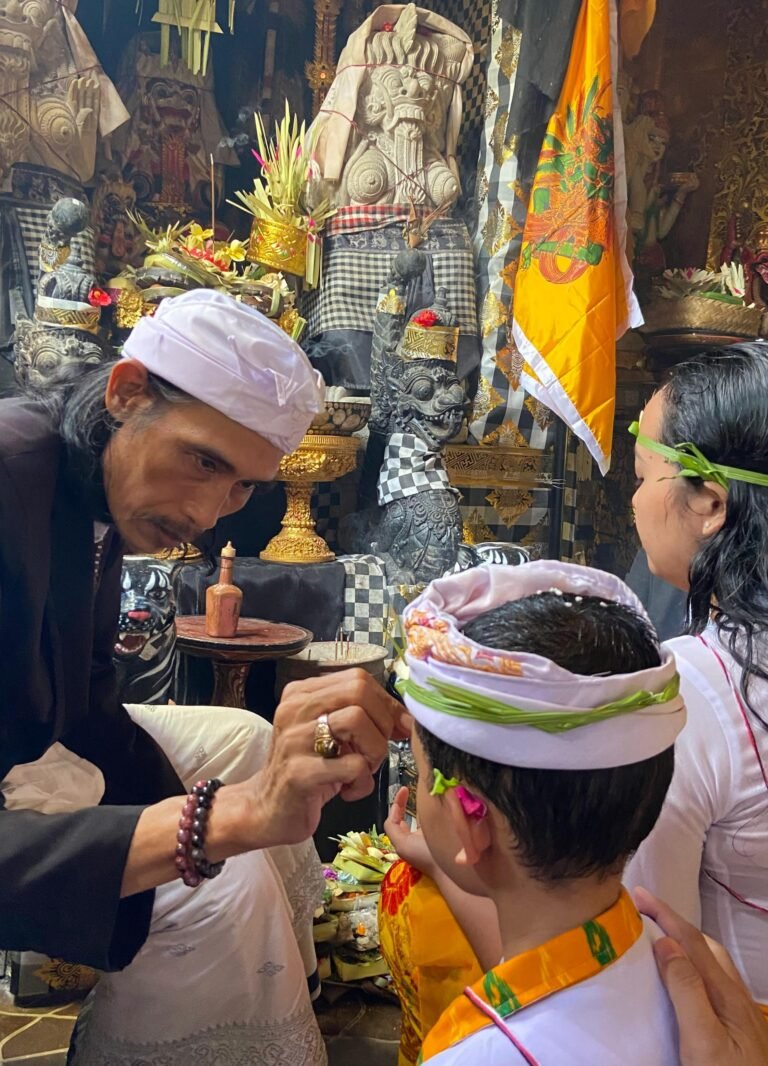 Pesraman Yoga Kereta Kencana Emas akan menggelar Upacara Penebusan Melik pada 11 Januari 2026, dipimpin oleh Jro Nabe Lanang. FOTO : Ayu05-PBMI