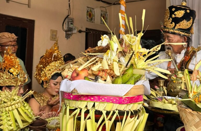 Pawiwahan Bali, Cinta yang Menjelma dalam Simfoni Adat dan Spiritualitas. FOTO: Ayu05-PBMI