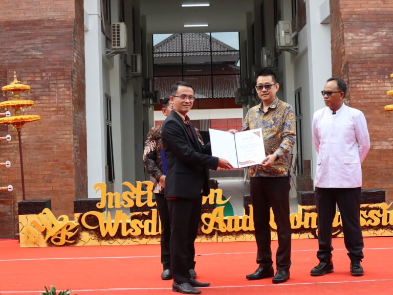 STABN Raden Wijaya berikan Piagam penghargaan Jadikan PT Socare Group International Mitra Strategis. FOTO: PORTALBMI.ID