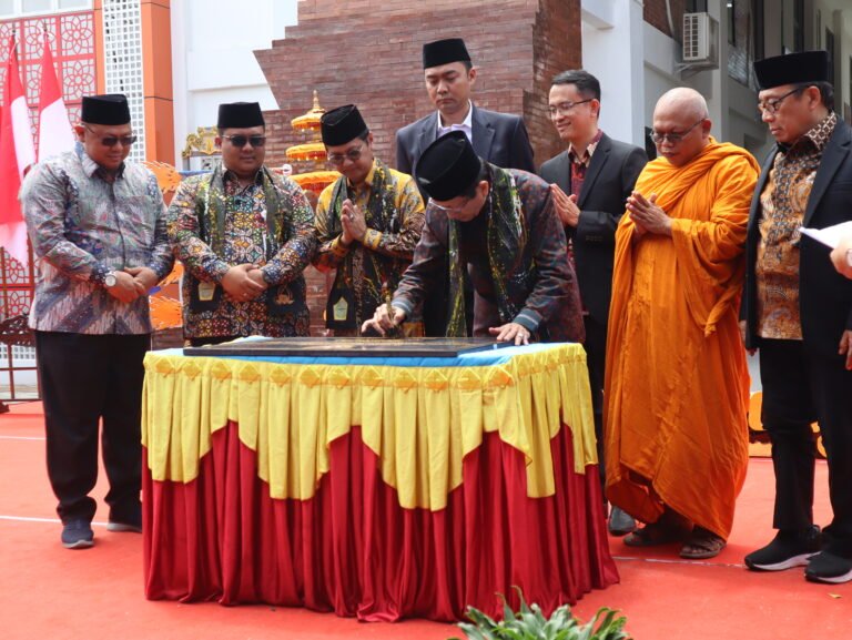Menteri Agama Republik Indonesia, Nasaruddin Umar, meresmikan tiga gedung baru Sekolah Tinggi Agama Buddha Negeri (STABN) Raden Wijaya Wonogiri, FOTO: Verry01-PBMI